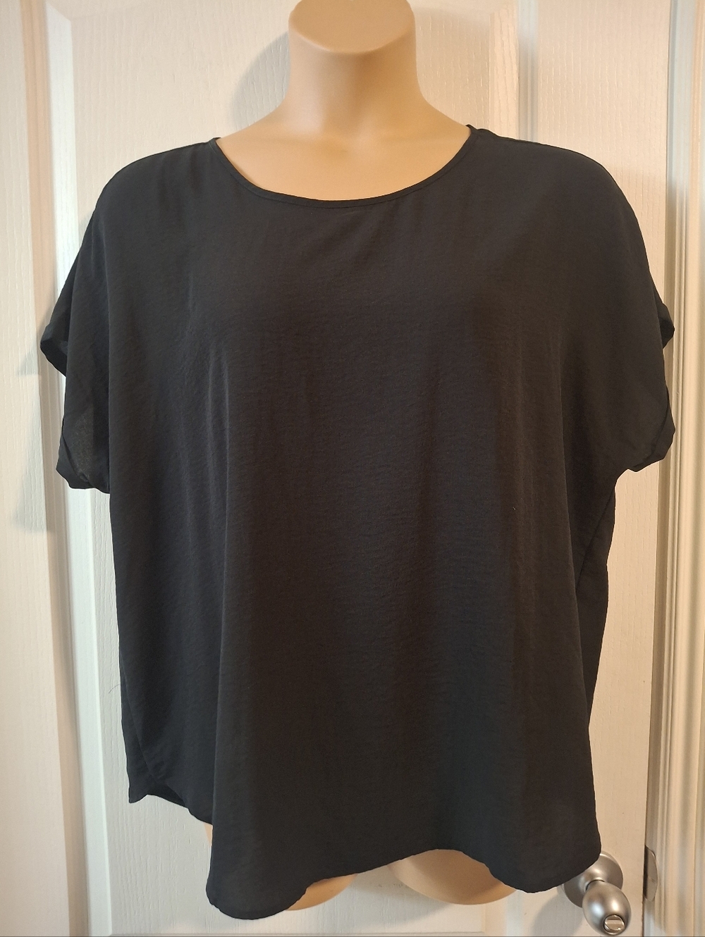 Maurices XL Women's Black Short-Sleeve Crewneck Top